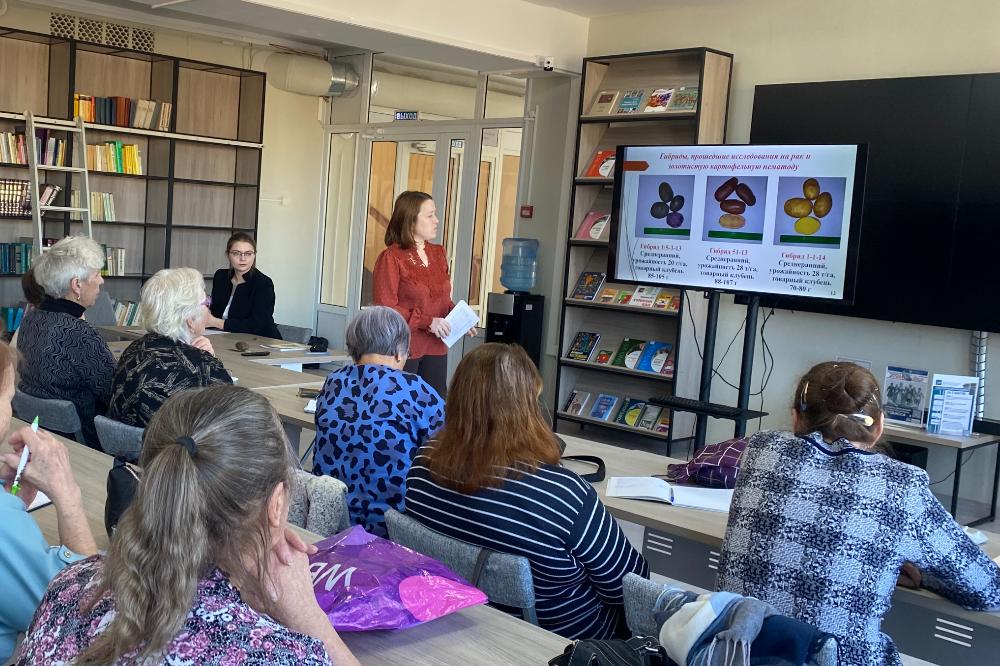 Ученые Кемеровского НИИСХ-филиала СФНЦА РАН выступили перед садоводами - опытниками